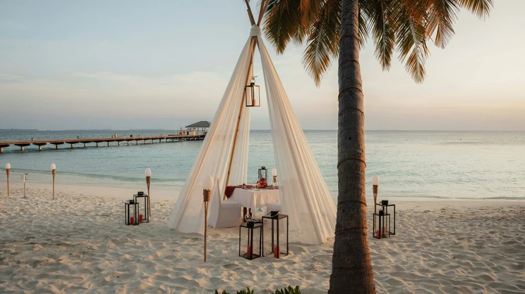 Royal Island Resort & Spa